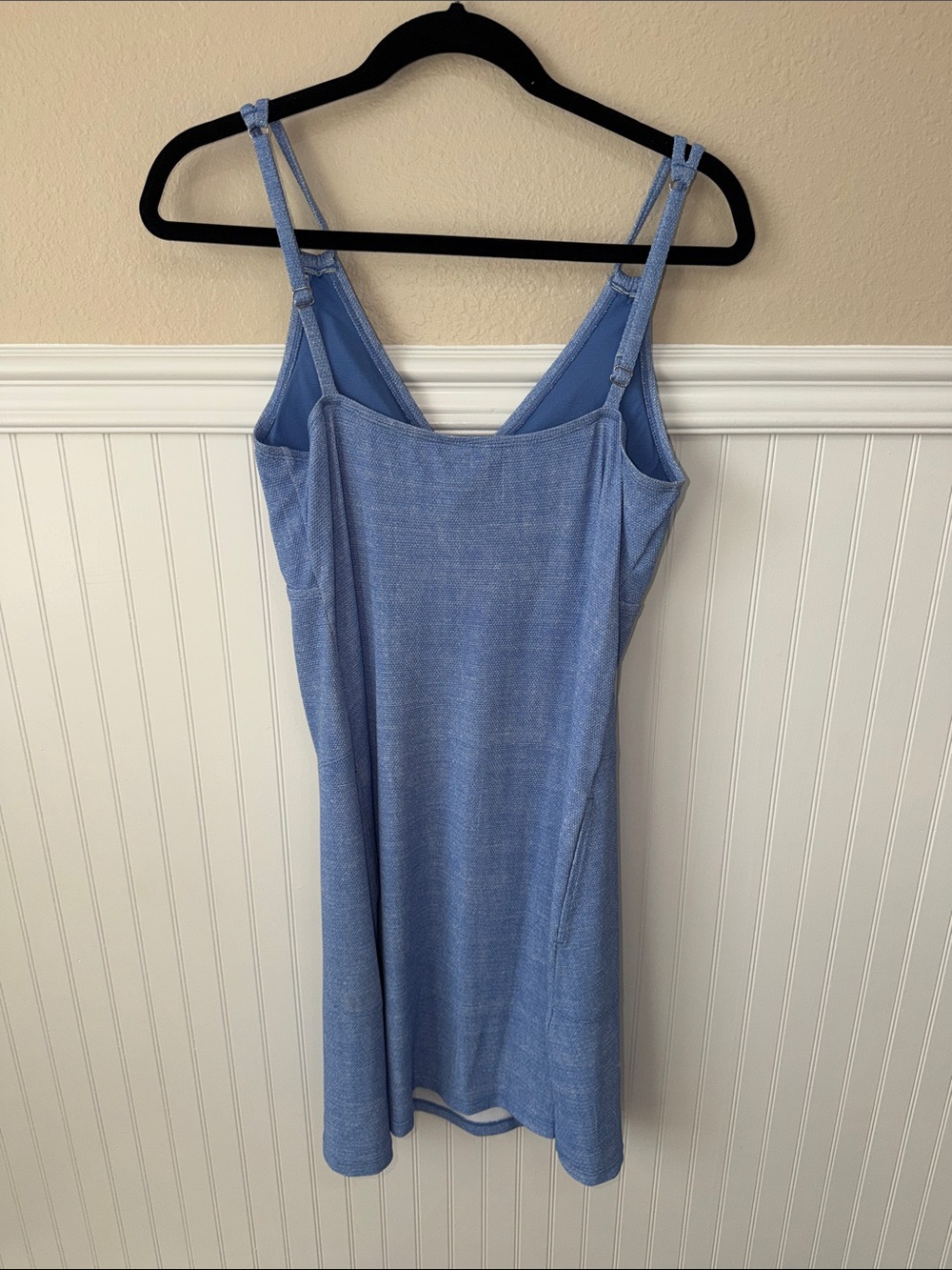 Tommy Bahama Light Blue Spaghetti-Strap Tie-Front Mini Dress w/pockets, Medium. - Picture 4 of 8
